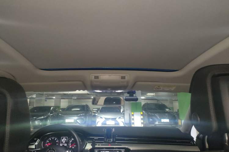 Used Volkswagen Magotan 2018 330TSI DSG Advanced Model
