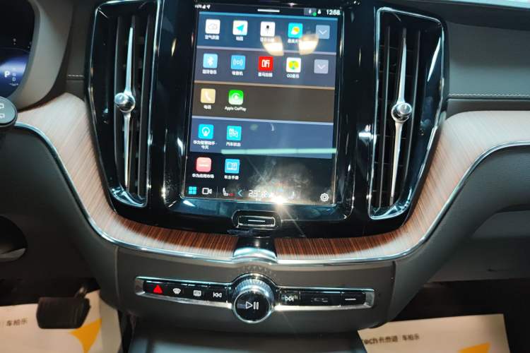 Used Volvo XC60 2024 B5 4x4 Smart Luxury Edition