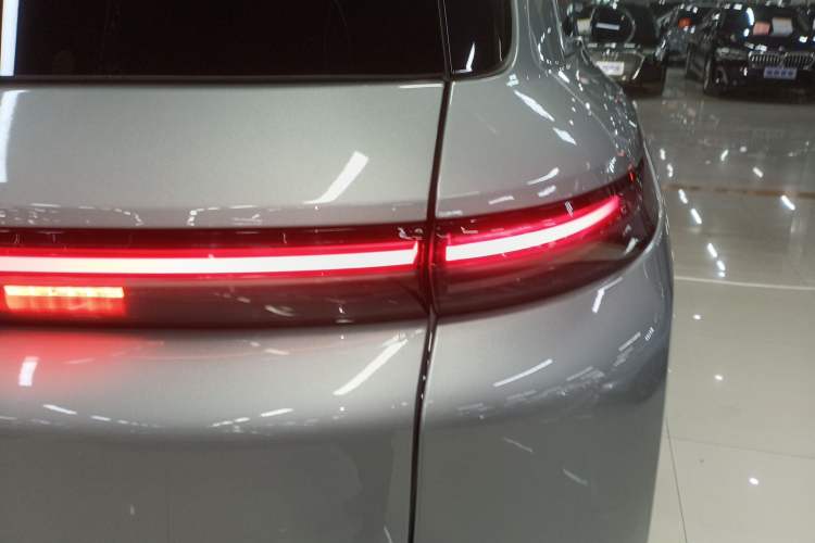 Used Li Auto L8 2023 Pro Model
