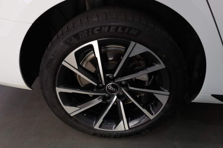 Used Audi A4L 2023 40 TFSI Luxury Dynamic Model
