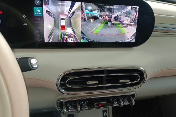 Used ORA Ballet Cat 2022 401 km Nutcracker Edition
