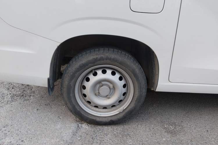 Used Dongfeng Fengon 380 2022 1.5L Standard Edition 7-Seater Passenger Vehicle