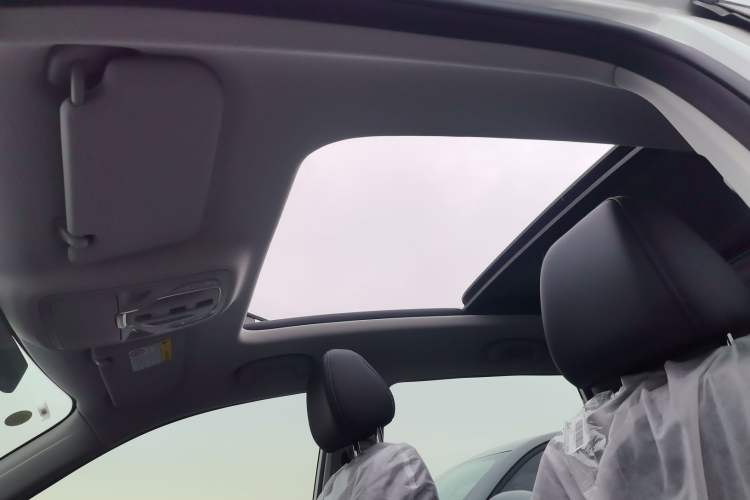 Used Roewe RX5 2025 PLUS 330TGI Automatic Trendsetting Smart Edition
