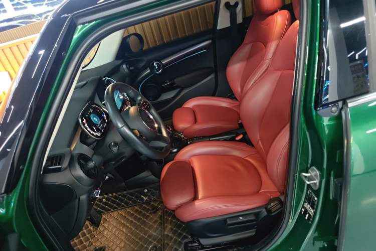 Used  MINI 2022 Updated 1.5T COOPER Classic Edition Five-Door Version
