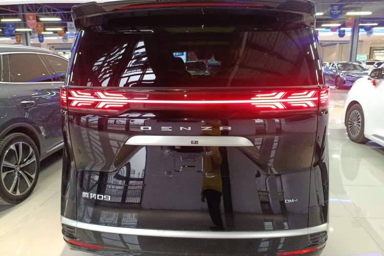 Used Denza D9 2024 DM-i 1050 Luxury Model
