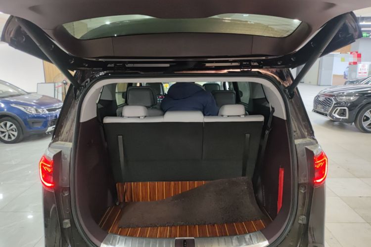 Used Buick GL8 2022 Facelifted Avenir Aivia 7-Seater Premium Edition
