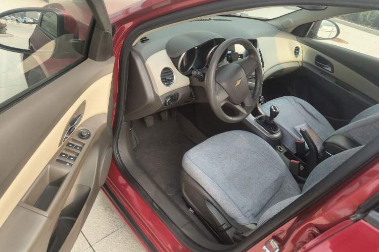 Used Chevrolet Cruze 2015 1.5L Classic SL MT
