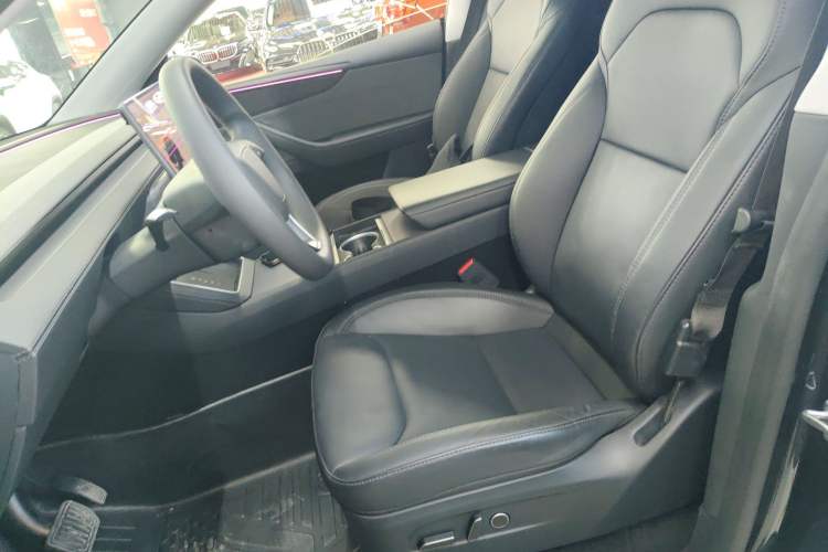 Used Tesla Model Y 2025 Rear-Wheel-Drive Version