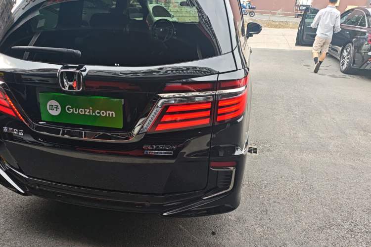 Used Honda Elysion 2019 2.0L Hybrid Luxury Edition
