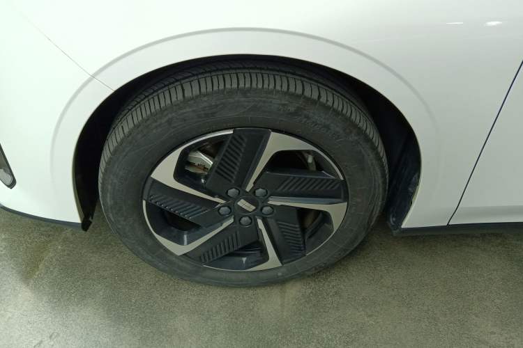 Used  L6 2024 125km PLUS Dragon Edition
