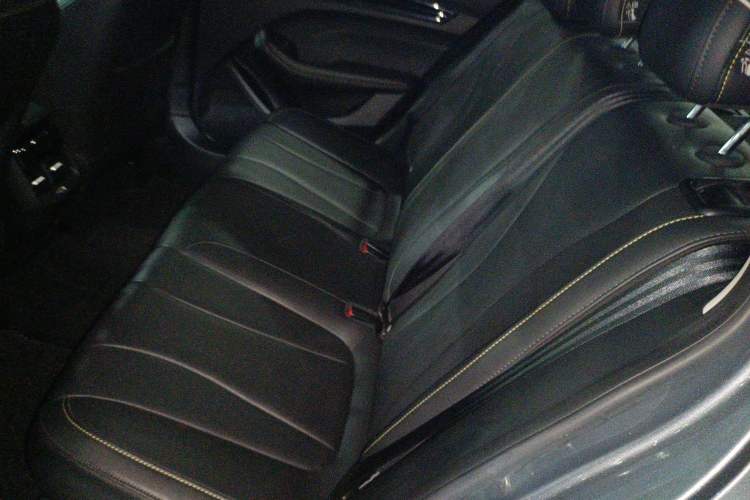 Used Roewe i5 2021 1.5L CVT Black Gold Edition
