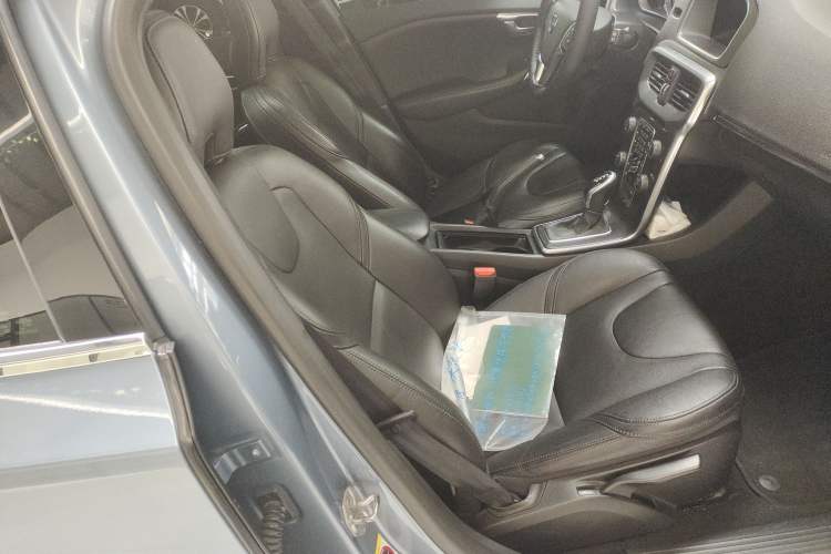 Used Volvo V40 2018 T3 Zhiyi Edition