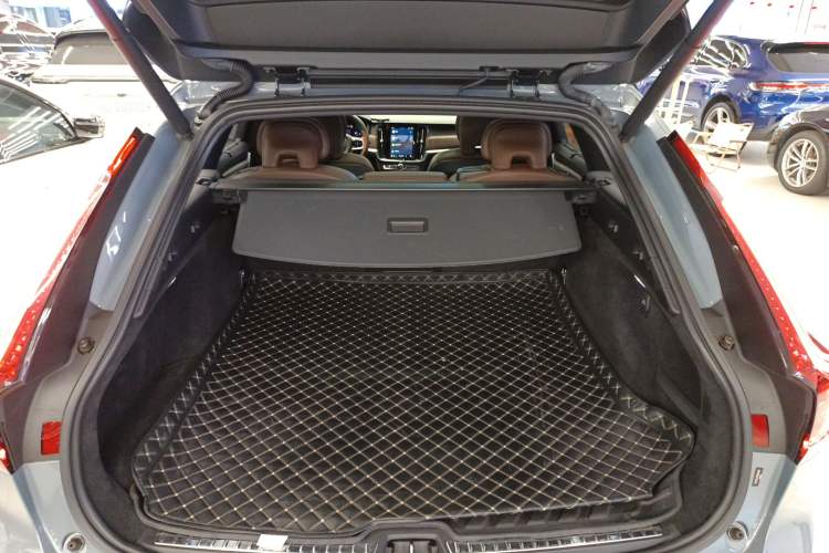 Used Volvo V90 2022 Cross Country B5 AWD Smart Range Edition
