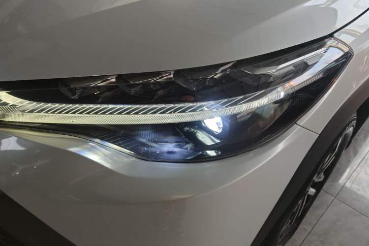 Used Toyota FRONTLANDER 2023 2.0L Smart Electric Hybrid Dual-Engine Deluxe Version
