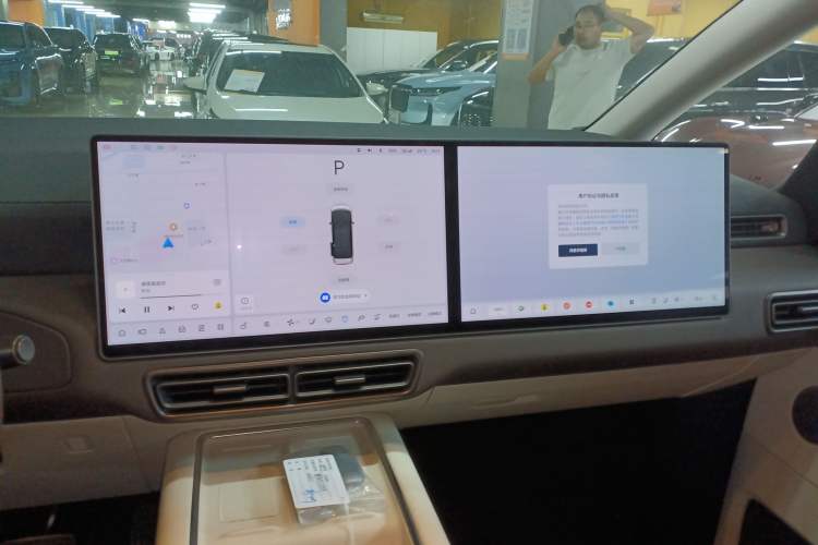 Used Li Auto MEGA 2024 Ultra Model
