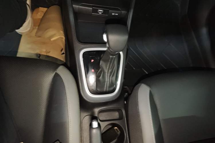 Used Kia kx1 Stonic 2021 1.4L CVT Sunroof Model
