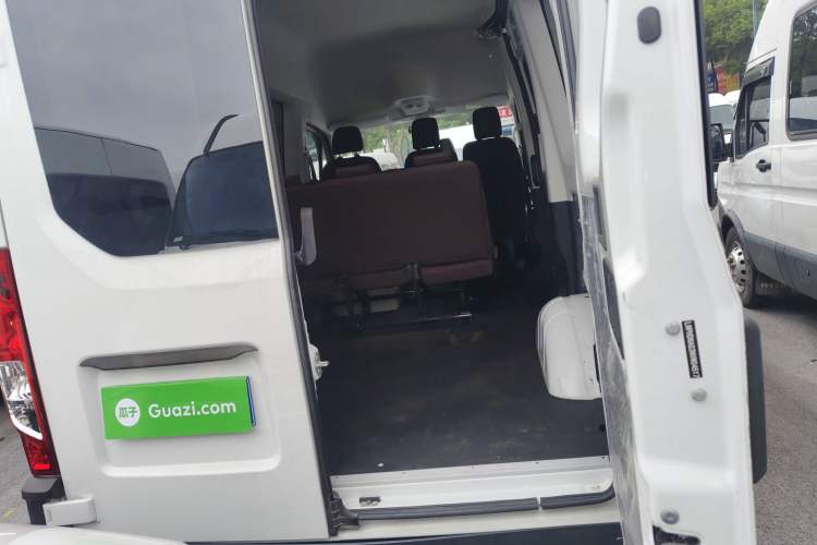 Used Iveco Eurocargo 2021 2.0T Manual Super-Rui Short Wheelbase High-Roof Side-Sliding Door F1A