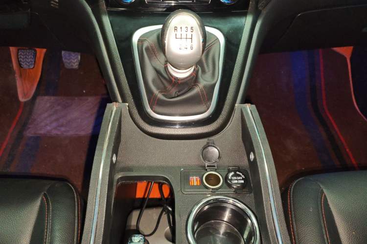 Used Haval H6 2016 Upgraded Model 1.5T Manual Two-Wheel Drive Elite Version
