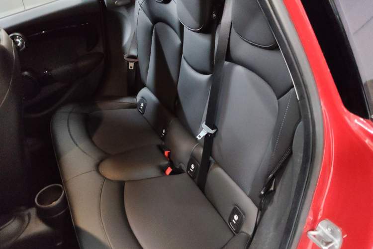 Used  MINI 2020 1.5T COOPER Classic Edition Five-Door Version
