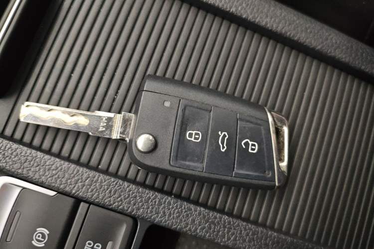 Used Volkswagen Golf 2016 230TSI Automatic Luxury Version
