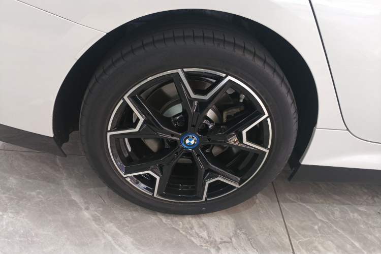 Used BMW i3 2023 eDrive 40 L Midnight Edition
