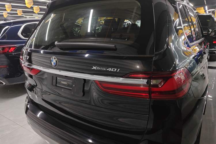 Used BMW X7 2021 xDrive40i Luxury Package with Leading Features