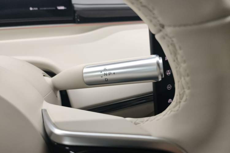 Used Hima Luxeed S7 2025 855 km Max
