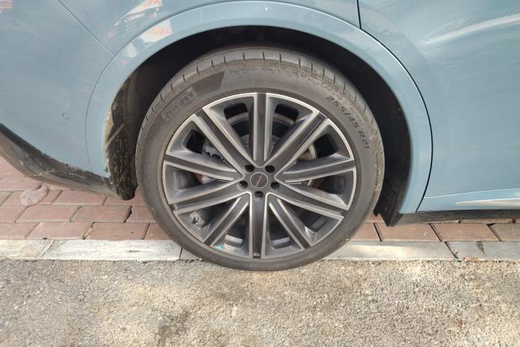 Used Hima Luxeed R7 2024 All-Electric 667 km Max
