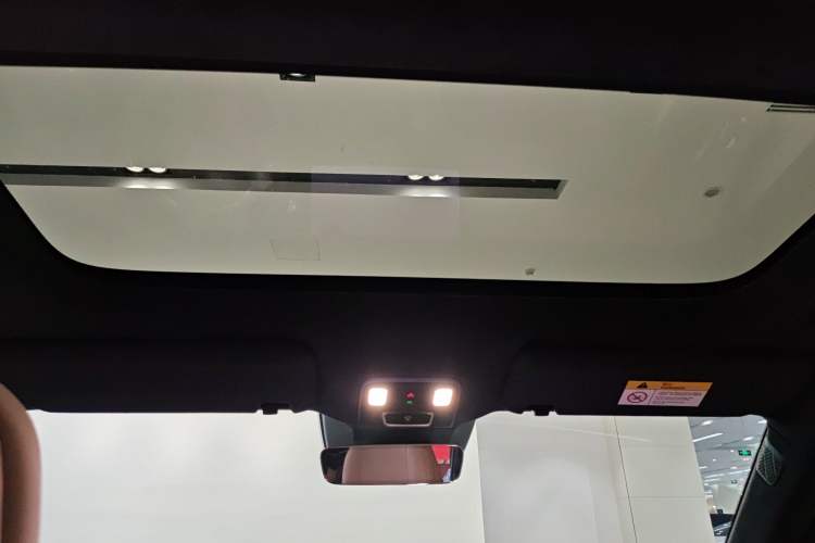 Used ONVO Luxeed L90 2025 Model—Ultra Six-Seater Version
