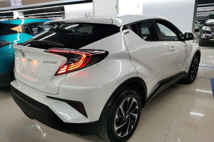 Used Toyota IZOA 2020 2.0L Yichi Version

