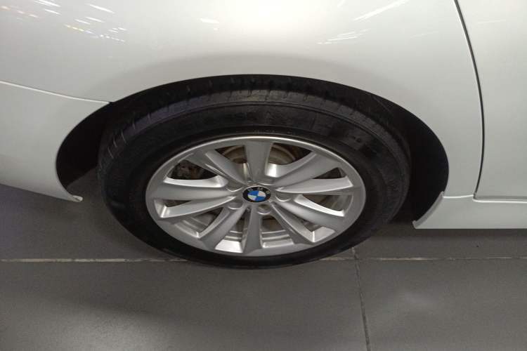 Used BMW 5 Series 2014 520Li Elegant Model
