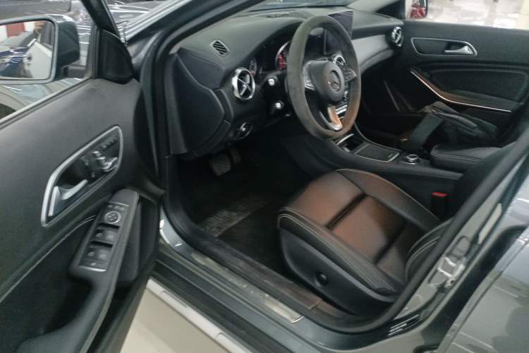 Used Mercedes-Benz GLA 2017 GLA 220 4MATIC Fashion Model
