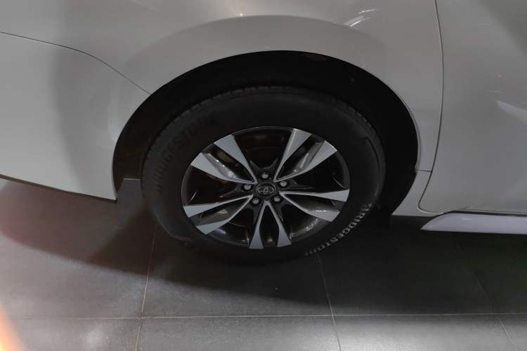 Used Toyota Granvia 2023 2.5L Hybrid Luxury Edition
