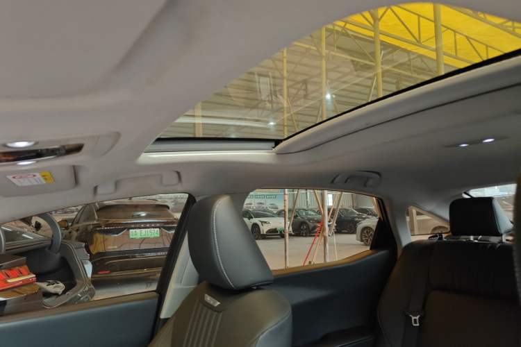 Used Toyota bZ3 2023 616 km Long-Range Premium
