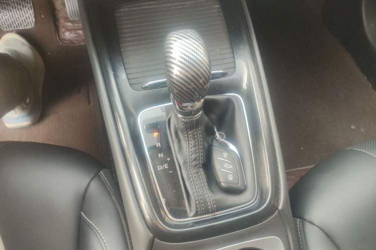 Used Roewe i5 2020 1.5L Automatic 4G Connect Luxury Flagship Edition
