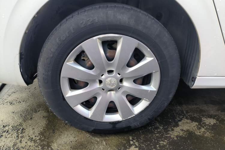 Used Peugeot 301 2014 1.6L Manual Comfort Edition
