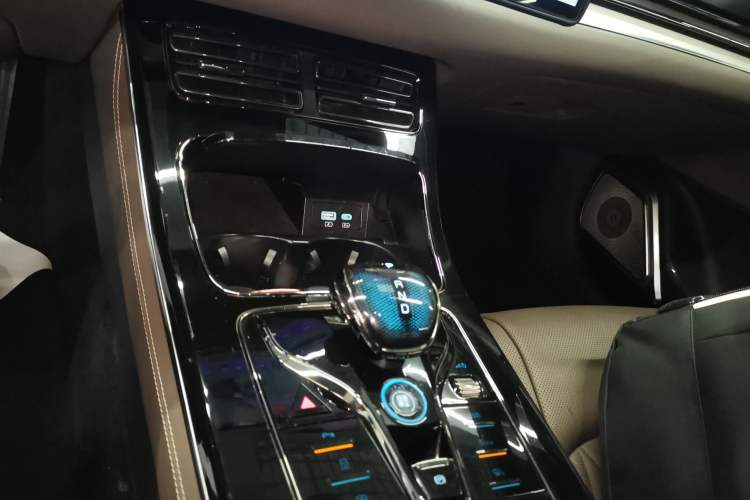 Used BYD Han 2024 EV Glory Edition 605KM Front-Wheel-Drive Premium Model
