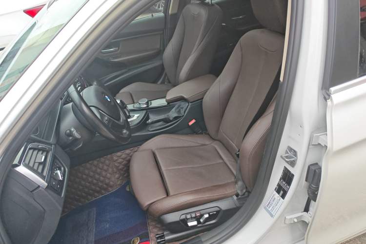 Used BMW 3 Series 2019 320Li Fashion Model
