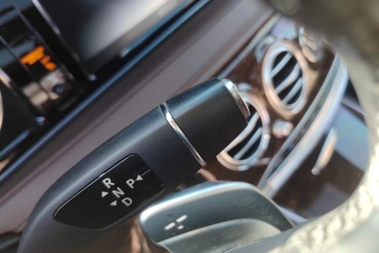 Used Mercedes-Benz S-Class 2016 S 320 L Business Model
