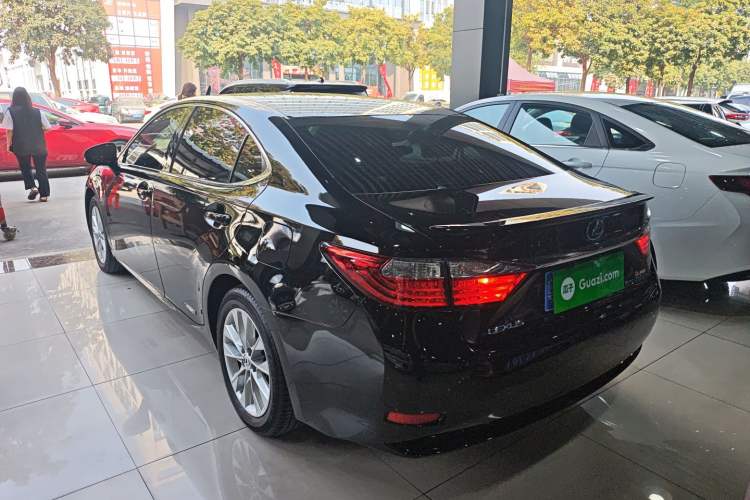 Used Lexus ES 2014 300h Elite Edition