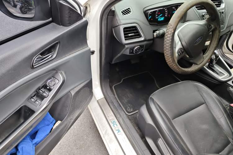 Used Ford Escort 2015 1.5L Automatic Fashion Model
