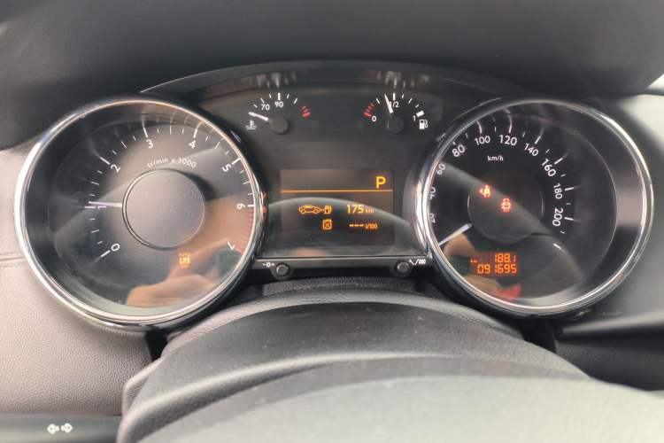 Used Peugeot 3008 2015 2.0L Automatic Classic Edition
