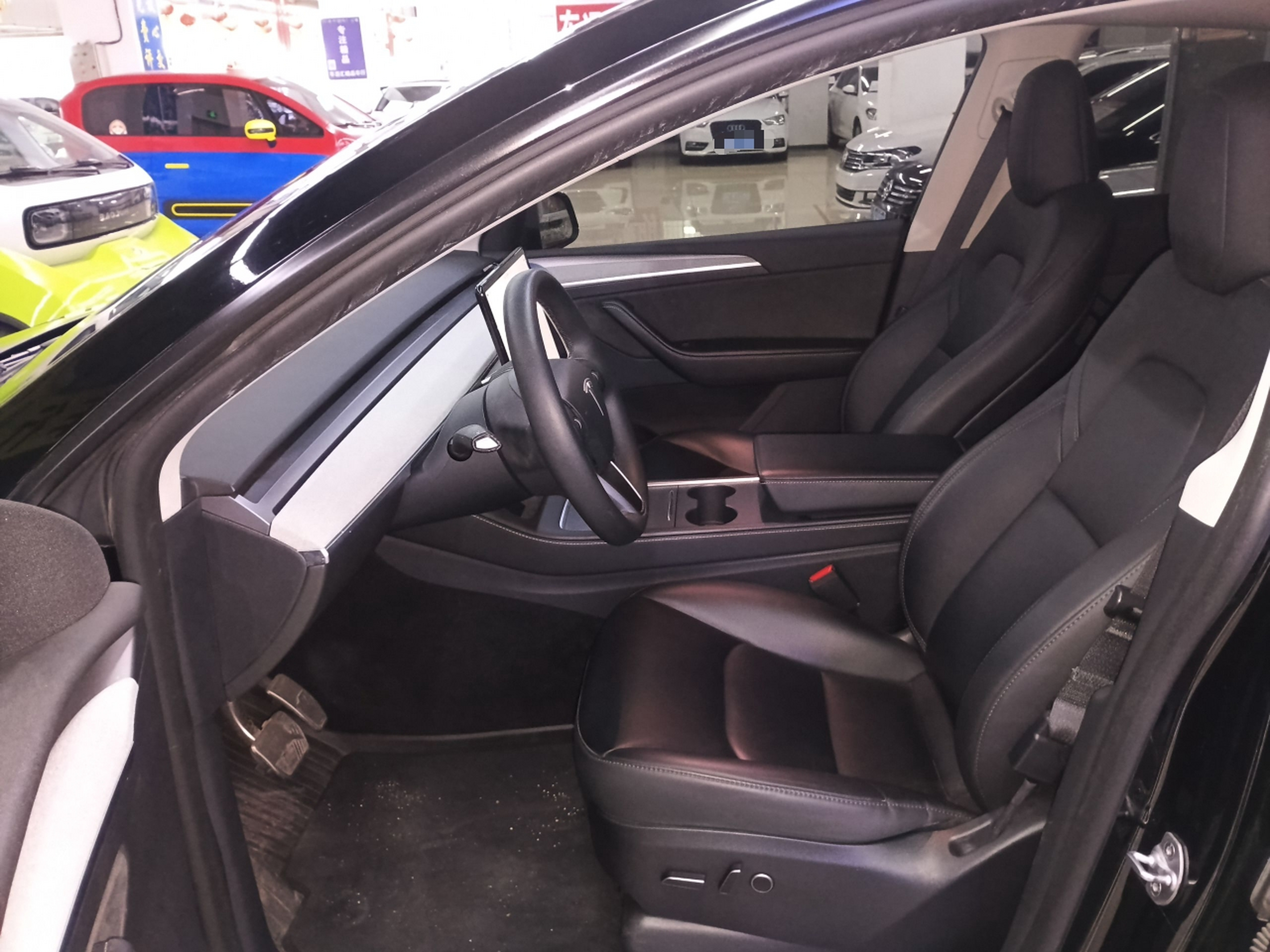 Переднее сиденье в автомобиле