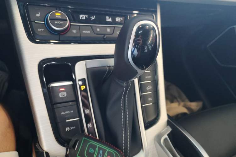 Used Geely Auto Emgrand X7 Sport 2018 1.8TD Automatic Two-Wheel Drive Smart Connect 4G Internet Edition
