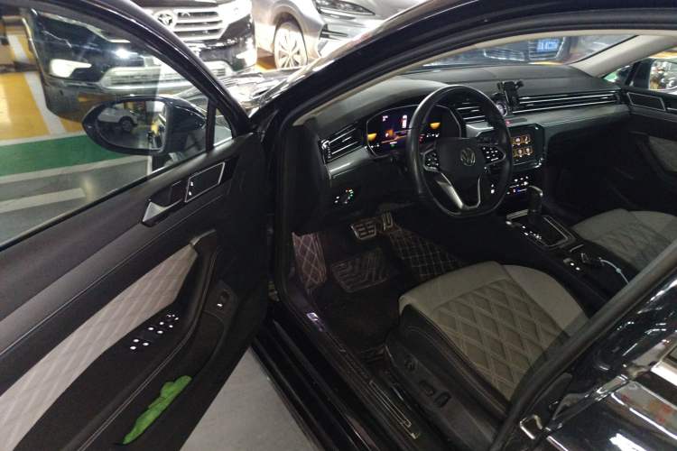 Used Volkswagen Magotan 2023 2 Million Units Limited Edition 330TSI DSG Leading Version