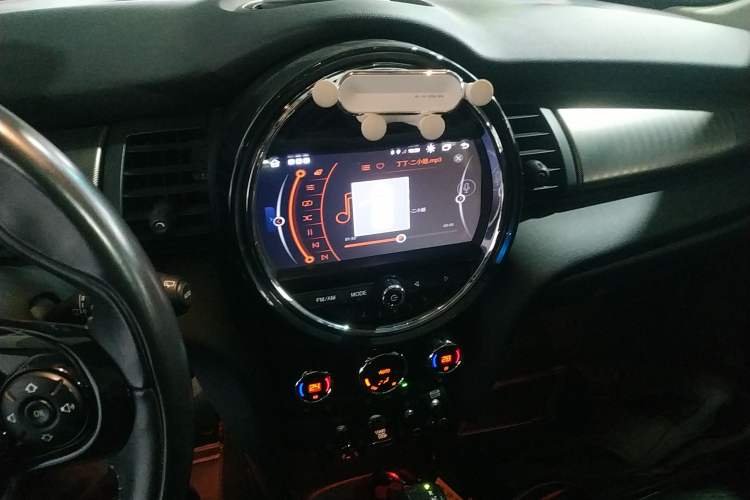 Used  MINI 2016 1.5T COOPER Pioneer Edition Five-Door Model