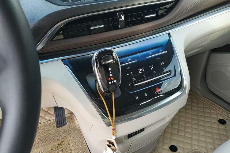 Used Buick GL8 2021 Land Cruiser Executive Class 652T Comfort Model