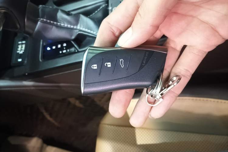 Used Lexus ES 2018 260 Excellence Edition China VI Standard
