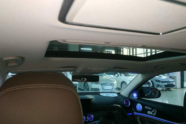 Used Mercedes-Benz E-Class 2017 E 300 L Sporty and Stylish Model
