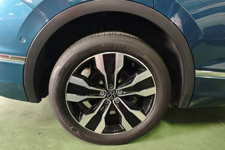 Used Volkswagen Tiguan L 2022 330TSI Automatic Two-Wheel Drive R-Line Enhanced Edition
